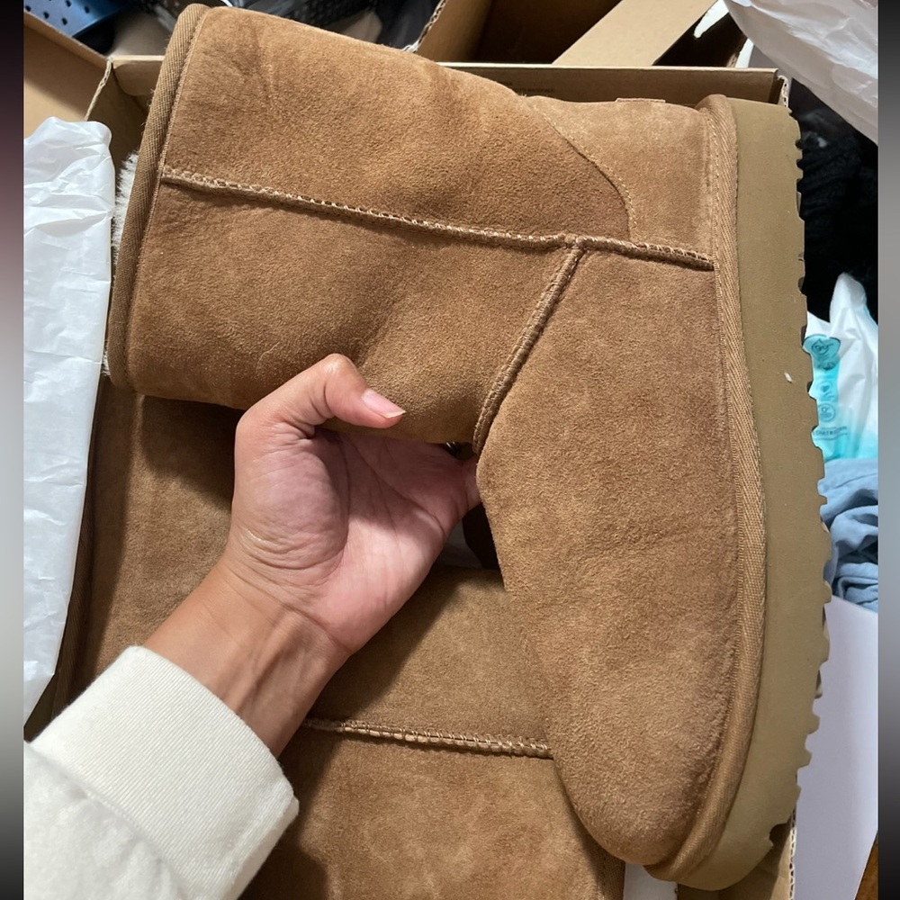 Brand NEW UGGS Size 9